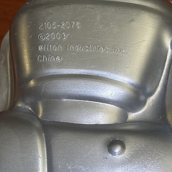 Vintage (almost) Train Cake Pan - Picture 3 of 3